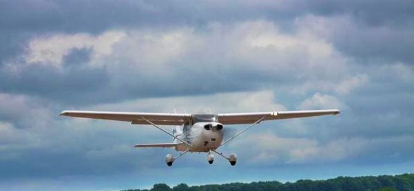 Horrifying - Mid air collision  of  different  flying  school  aircrafts - ZS-PXI  and  ZS-OMN  killed  four near Grasmere, Johannesburg on 26th night.